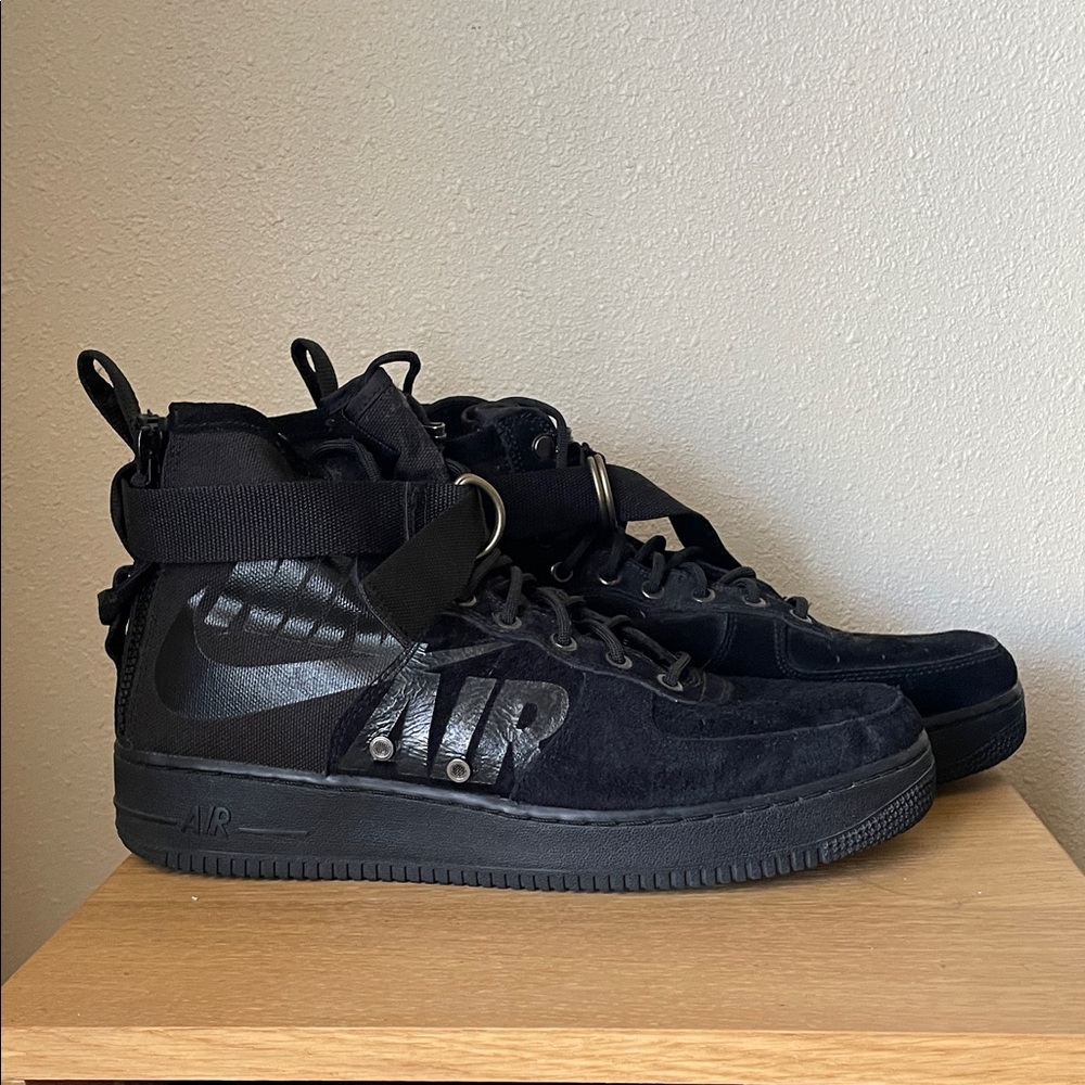 Nike SF AIR FORCE 1 MID 'BIG LOGO’